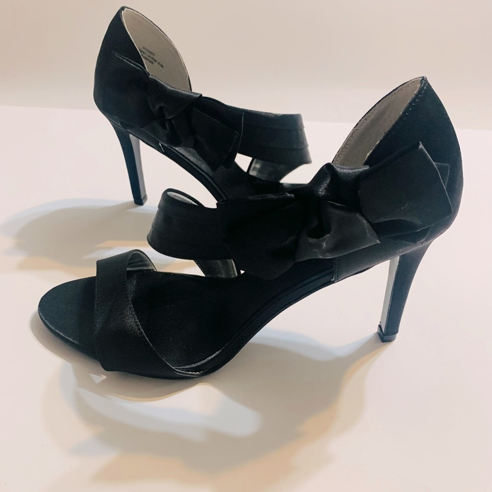 Lulu Townsend Satin Showes